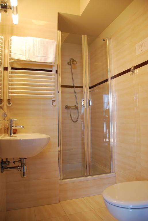 Hotel Sloneczny Brzeg Biskupiec (Olsztyn) Quarto foto